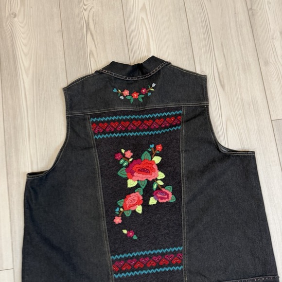 Alfred Dunner Black Denim Vest Size 20 Floral Knit Back Embellished Embroidered - Picture 2 of 8